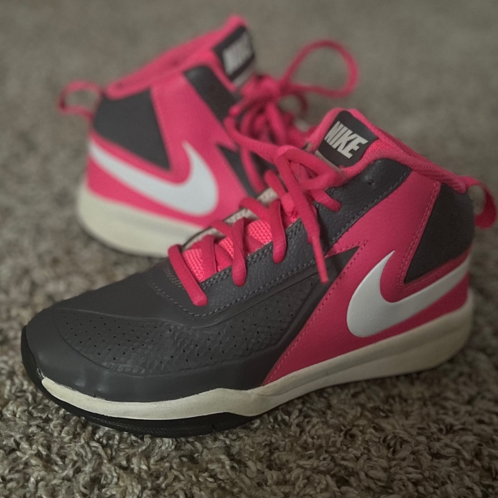 Nike Team Hustle D7 Hot Pink Sneakers, Girls US Size 1Y